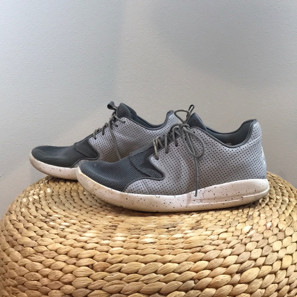 Jordan gray and white eclipses Size 8.5